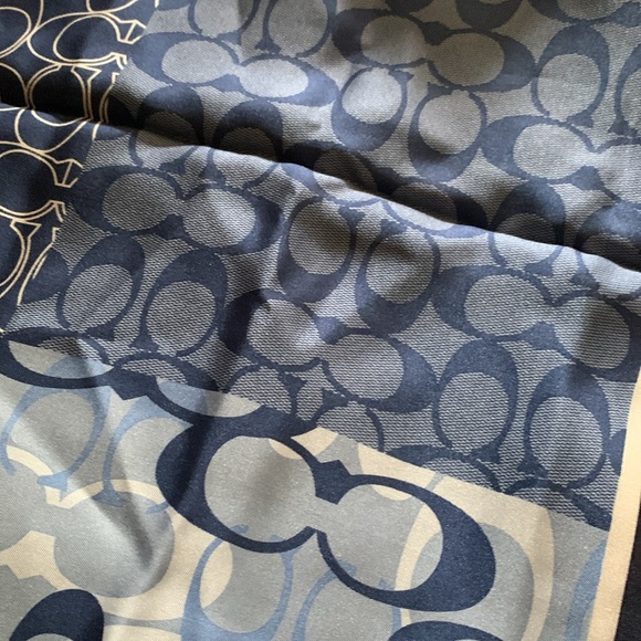 Coach silk signature scarf - Picture 2 of 9